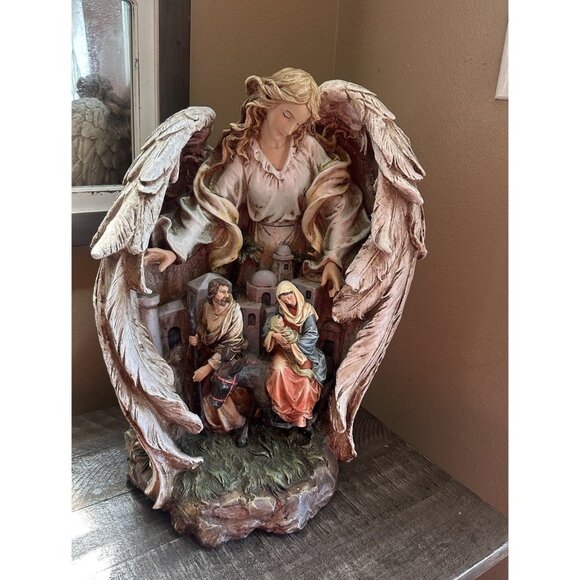 Angel Holy Family Nativity 18 x 15 x 11.5 Hand Painted Resin Christmas Figurine - Picture 1 of 7
